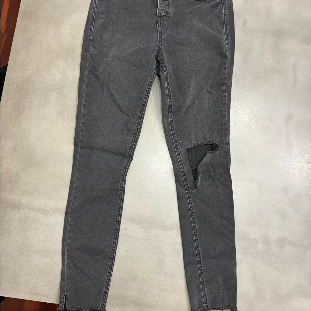 Old Navy rockstar, super skinny, high-rise Women's black Distressed Jeans, 6